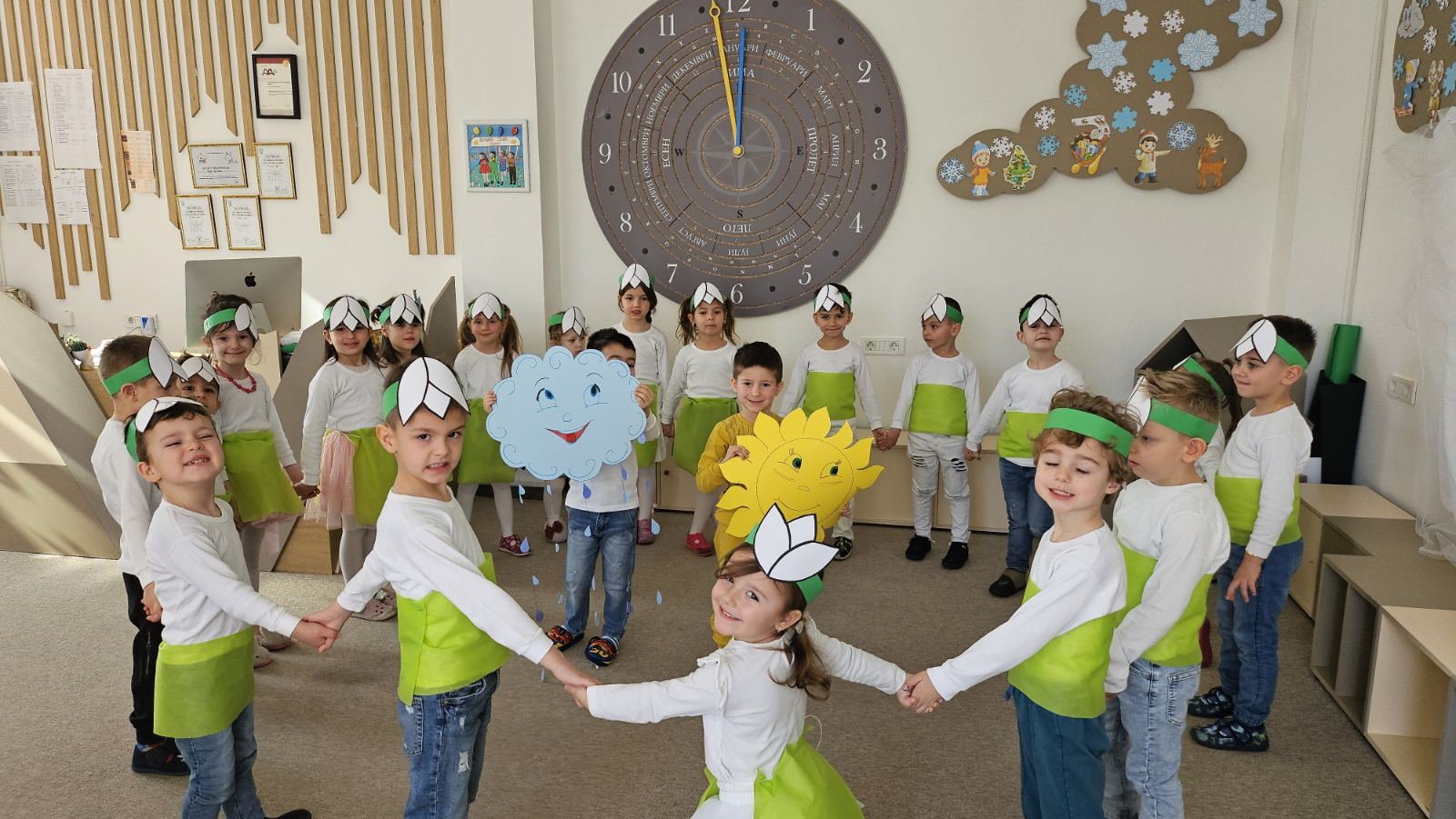 Група деца во пилот-центарот на Royal Kids House