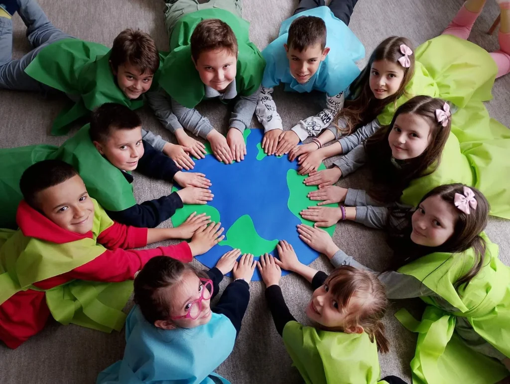 Воспитувач во Royal Kids House